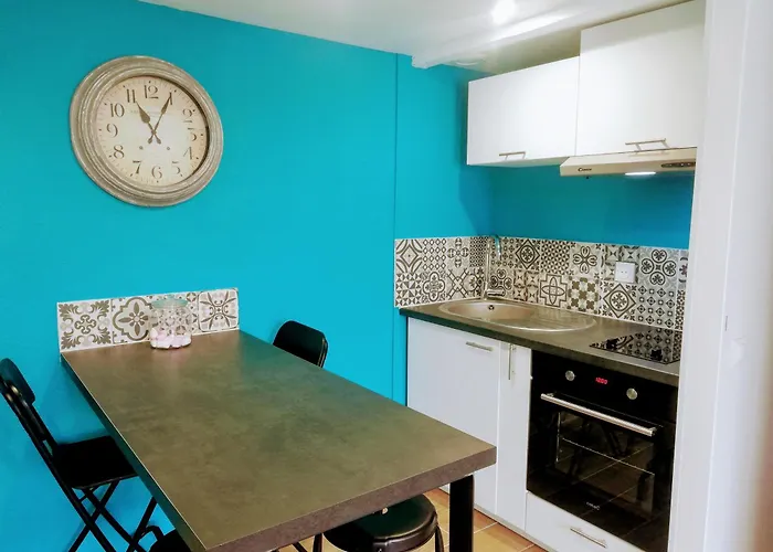 Maisonnette Proche Du Marin *